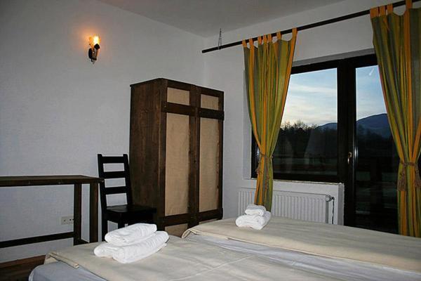 Taverna Pietrei Craiului Zărneşti Zewnętrze zdjęcie